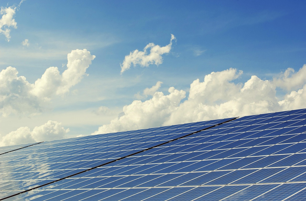 energetische sanierung: effiziente maßnahmen zur verbesserung der energieeffizienz ihres gebäudes, senkung der energiekosten und beitrag zum umweltschutz.